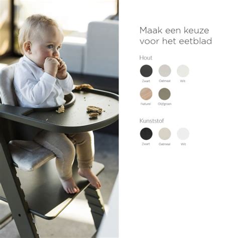 Een opgestelde Kidsmill Up kinderstoel in een moderne woonkamer.