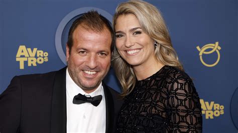 Estavana Polman en Rafael van der Vaart met hun pasgeboren dochter Jesslynn