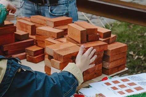 Diversiteit aan houten speelgoedblokken voor creatieve constructies