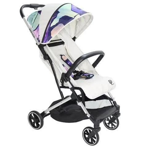 Collage van verschillende populaire reisbuggy's, met nadruk op hun compacte formaat na inklappen.