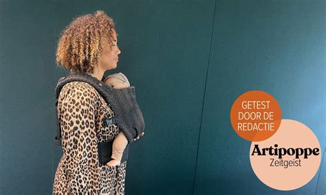 De Artipoppe Zeitgeist draagzak in een opvallende print, als modeaccessoire.