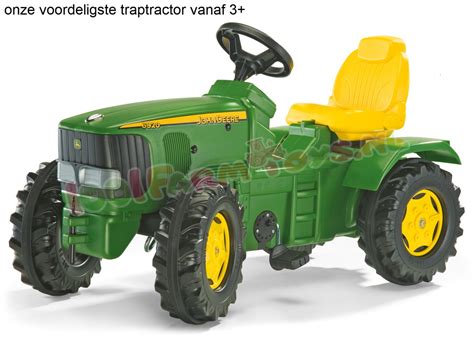 Foto van een groene en gele John Deere traptractor.