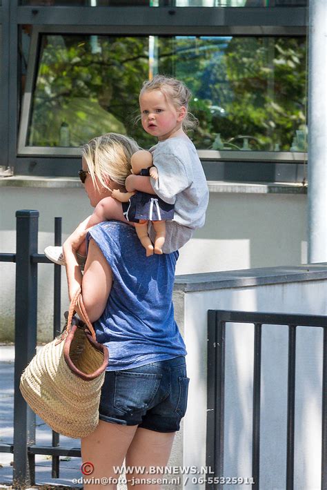 Caro Lenssen met haar kinderen