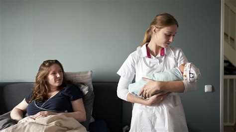 infographic met de kernwaarden van Eva Kraamzorg: regie bij ouders, persoonlijke aandacht, nuchtere aanpak