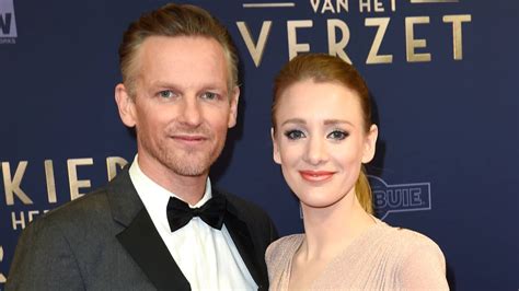 Noortje Herlaar en Barry Atsma op de rode loper