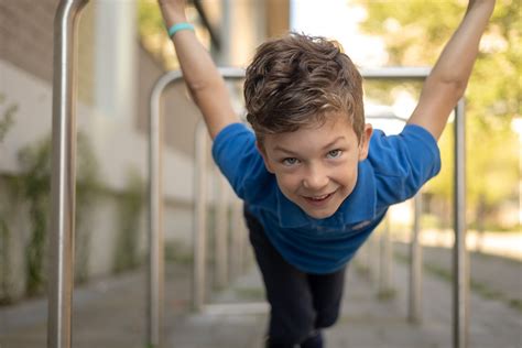 Kinderfoto van Hans Sanders met muziekinstrumenten