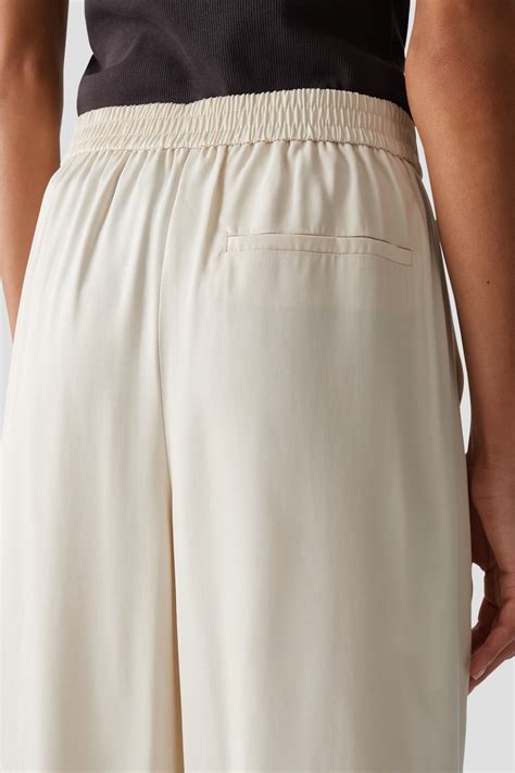 Detail van de elastische band aan de onderzijde van het Joolz laken