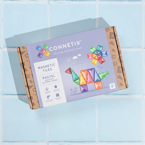 Voorbeeld van een kind dat een complex bouwwerk maakt met Connetix pastel tegels