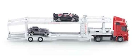 Een gedetailleerde foto van de Siku metalen vrachtwagen met oplegger en helikopter, waarbij de helikopter op de oplegger is geplaatst.