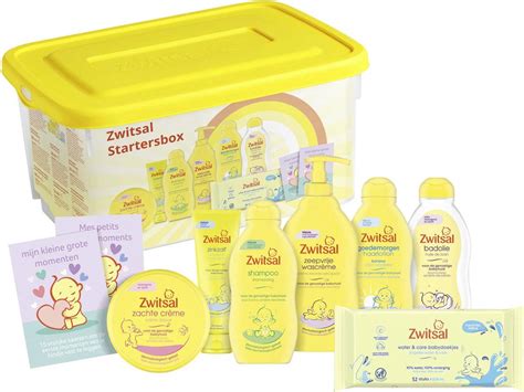 Een overzicht van de Zwitsal Baby Startersbox met alle producten erin uitgestald.