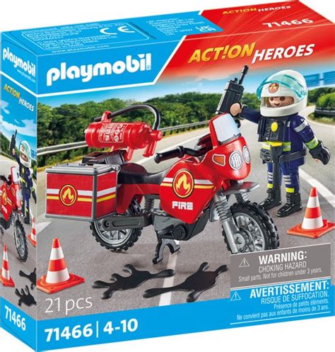 close-up van de PLAYMOBIL brandweerfiguren en de accessoires zoals brandblusser en helm