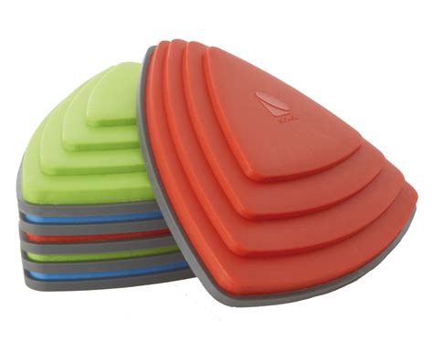 Een compilatie van verschillende Gonge speelgoedproducten, zoals rivierstenen en een loopbaan.