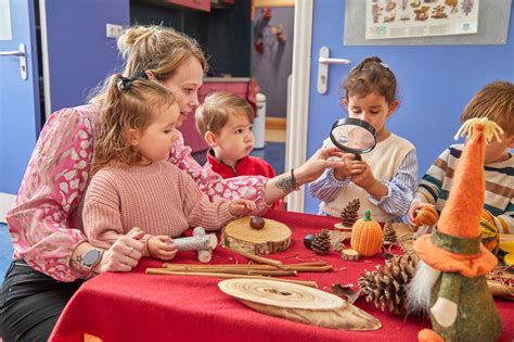 Collage van foto's die zowel een kinderdagverblijf als een onthaalouder thuis toont
