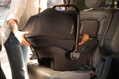 Nuna Pipa Urbn autostoel in een auto