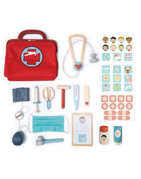 Collage van verschillende doktersets, waaronder de houten variant van Tender Leaf Toys en de 10-delige set in koffer.