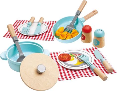 Een set roze speelgoed kookgerei, bestaande uit een tang, spatel en opscheplepel.