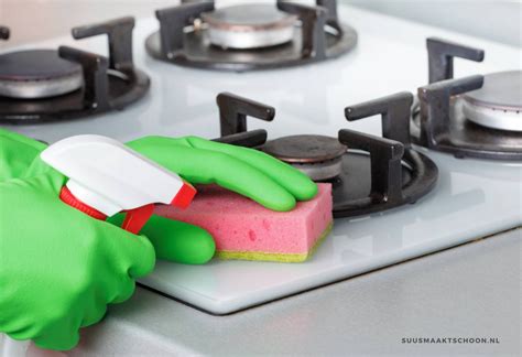 Infographic met diverse toepassingen van babydoekjes, zoals het schoonmaken van elektronica, meubels en schoenen.