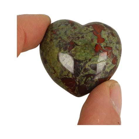 illustratie van Drakenbloedsteen met gloeiende energie