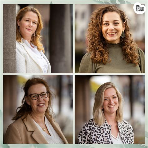Foto van een lachend team van verloskundigen