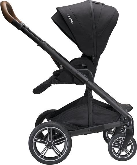 Een Nuna kinderwagen met een schone, minimalistische uitstraling.