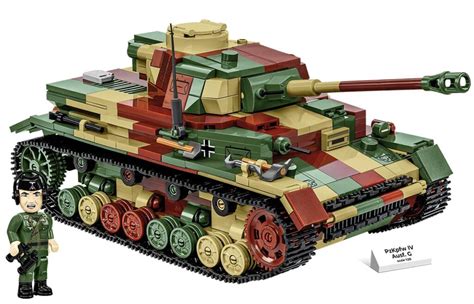 Illustratie van diverse Cobi Bricks sets, waaronder vliegtuigen en tanks.