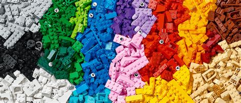 Vergelijking van Cobi Bricks met LEGO stenen om compatibiliteit te tonen.