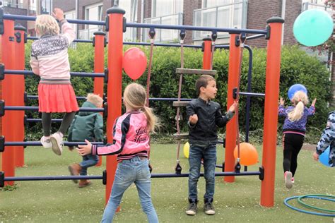Foto van spelende kinderen op een buitenschoolse opvang.