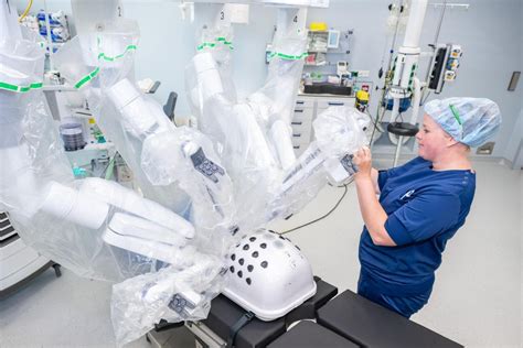 Visualisatie van de Da Vinci-operatierobot in actie.