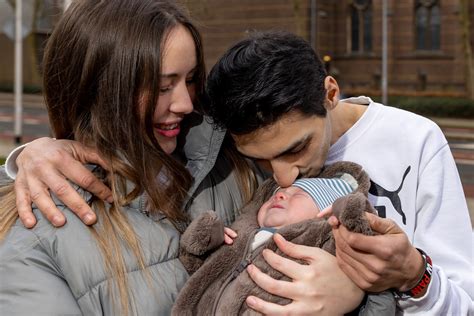 Ayleen met haar pasgeboren zoontje Fayez