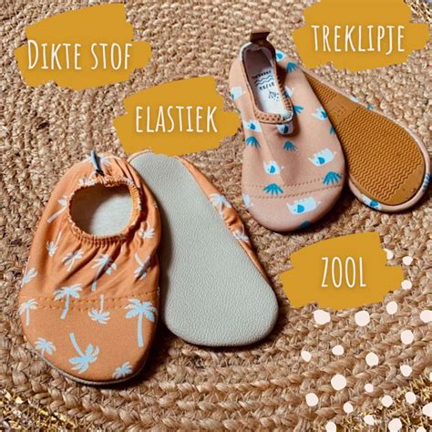 Kinderen die spelen met waterschoentjes van Slipstop op verschillende ondergronden