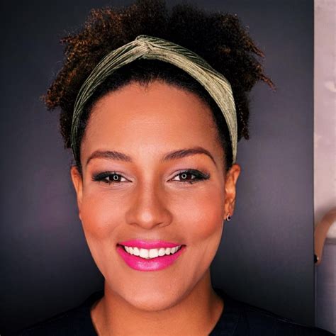 illustratie van een kind dat een letter probeert uit te spreken