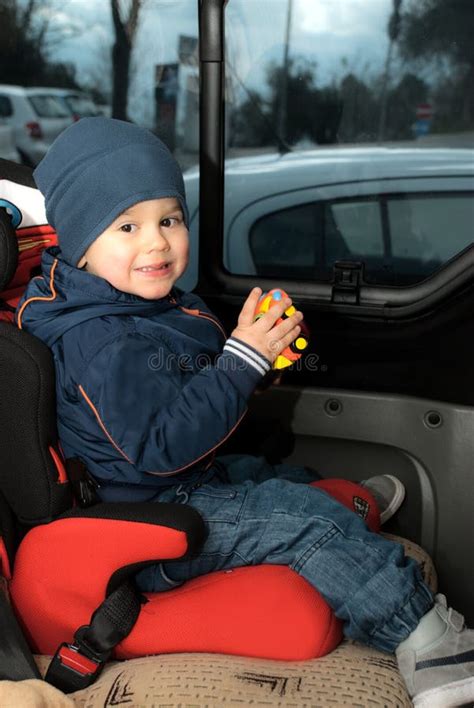 Afbeelding van een baby in een autostoeltje