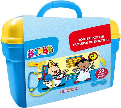 Foto van de open Bumba dokterskoffer met alle 23 onderdelen, inclusief stethoscoop en spuitje