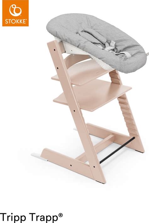 Een gedetailleerde foto van een gerenoveerde Stokke Tripp Trapp kinderstoel, met nadruk op de afwerking.