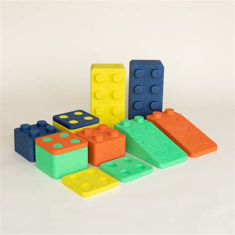 Verschillende sets Bygge bouwblokken, waaronder een starterset en uitbreidingssets, in aantrekkelijke kleuren.