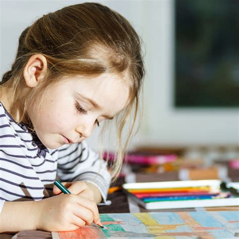 illustratie van een kind dat spelenderwijs leert