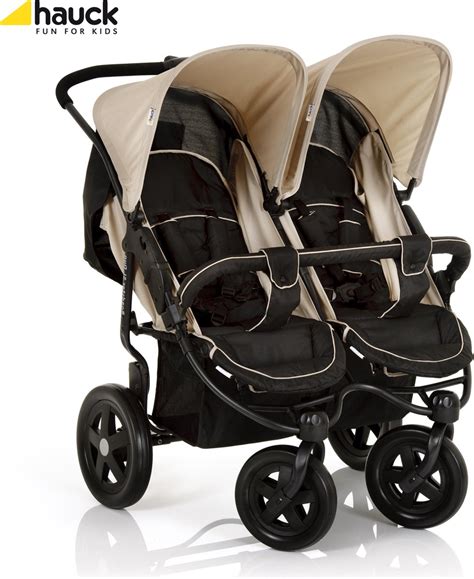 Foto van de Hauck Roadster Duo SL in gebruik met twee baby's in reisnestjes