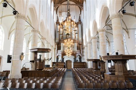 Foto van de Sint-Pietersbasiliek of een andere iconische Christelijke kerk