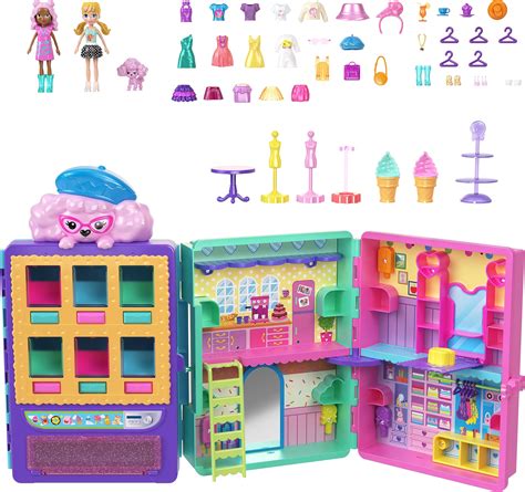 Collage van diverse Lego sets, Polly Pocket huisjes en Playmobil figuren.