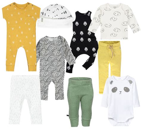 Voorbeelden van unisex babykleding met diverse neutrale kleuren en prints
