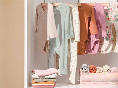Babykleding en verzorgingsproducten van HEMA