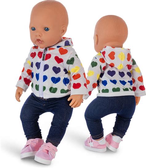 Illustratie van diverse Prénatal babycollecties met bijpassende kleertjes, speelgoed en kamerdecoratie.