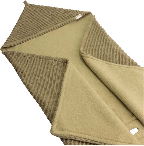 Luxe gebreide babyproducten uit de Little Knits collectie, zoals dekens, knuffels en accessoires.