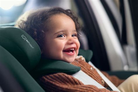 Illustratie van het Easy-in harnas systeem van de Maxi-Cosi Pearl S