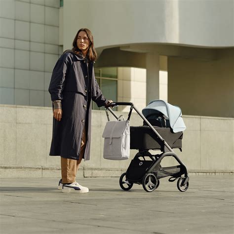 De Bugaboo Dragonfly die compact is ingeklapt