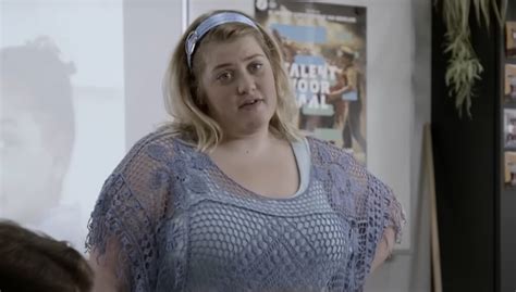 Esmée van Kampen in een PLUS-reclame