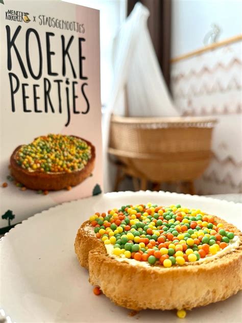 Foto van de Koekepeertjes op beschuit, met de kleuren oker, roest en olijf.