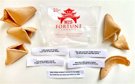 Voorbeelden van gepersonaliseerde fortune cookies met diverse verpakkingskleuren en logo's