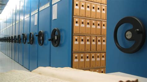 Overzicht van archiefkasten in een archiefdepot