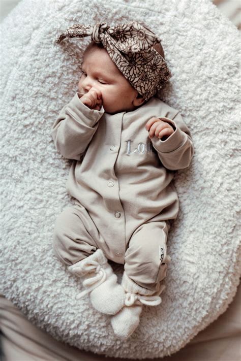 Collage van verschillende babykleding setjes van Quapi Newborn